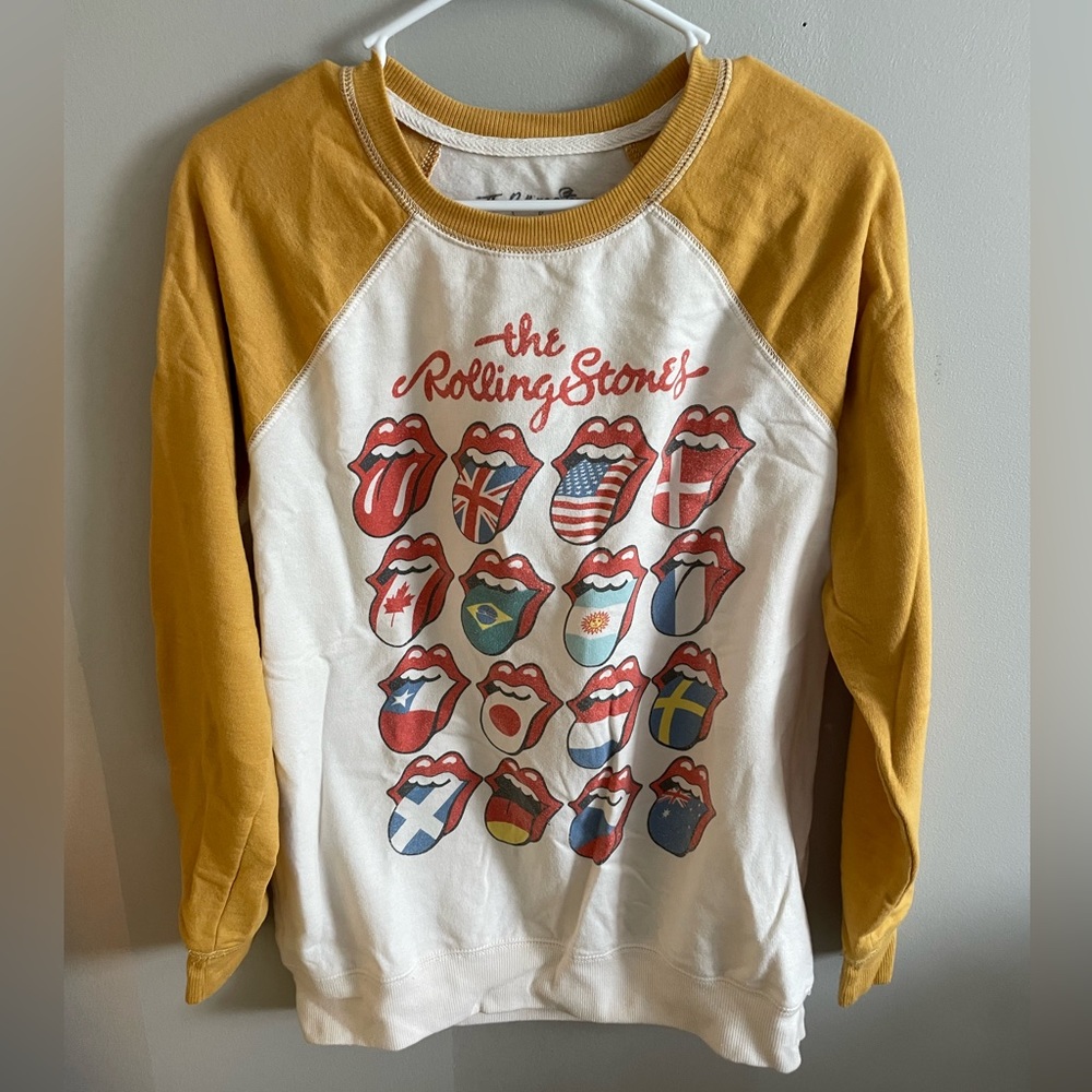 American eagle rolling stones collection crewneck. Very comfortable.
